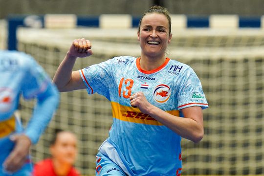 Handbalster Yvette Broch meldt zich af voor Oranje, bondscoach 'moet respecteren dat ze niet wil'