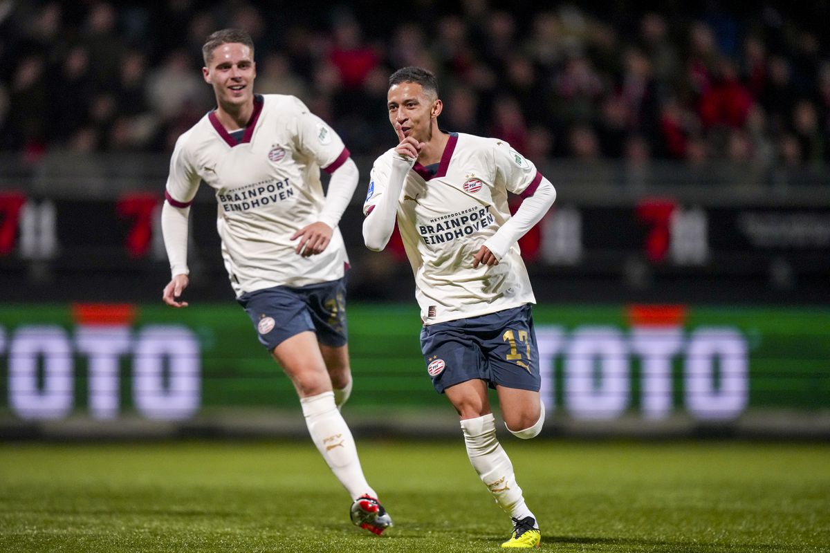 PSV wint moeizaam duel met laagvlieger Excelsior: Luuk de Jong weer niet trefzeker