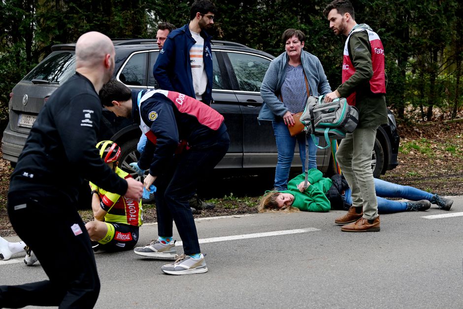 Zware aanrijding tijdens Ronde van Vlaanderen zorgt voor besef bij Anke (22): 'Ik heb veel geluk gehad'