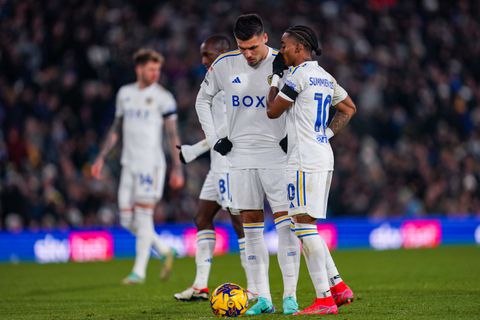 Leeds United wint na Nederlandse ruzie: Crysencio Summerville pakt penalty af van Joël Piroe