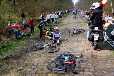 Organisatie van Parijs-Roubaix komt met chicanes bij Bos van Wallers om grote valpartijen te voorkomen