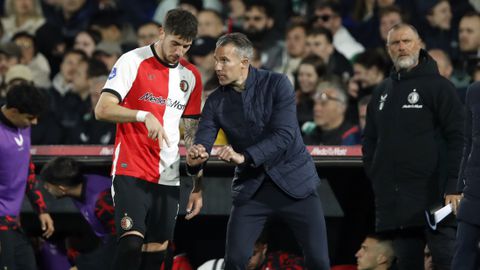 Feyenoord-uitblinker is onmisbaar voor Robin van Persie in strijd met PSV: 'Dat begrijpt hij goed'