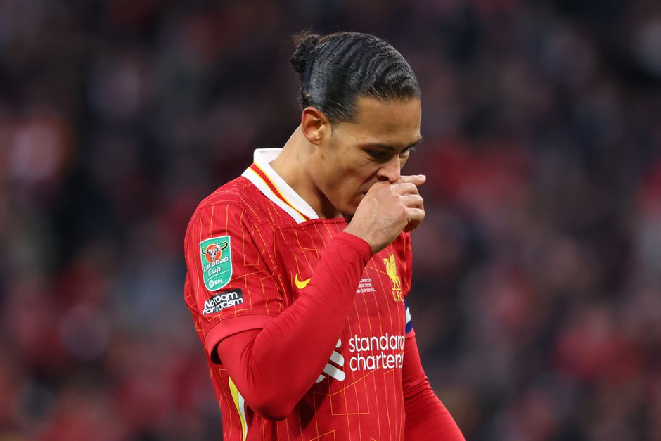 Groot probleem voor Arne Slot komt dichterbij: 'Teleurgestelde Virgil van Dijk hakt belangrijke knoop door'
