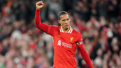'Liverpool-aanvoerder Virgil van Dijk hakt knoop door: cruciaal besluit voor project van Arne Slot'