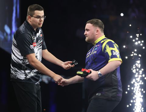 Topdarter Gian van Veen stunt opnieuw tegen boze Luke Littler na knotsgek einde in Premier League