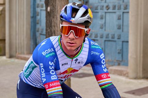 Topwielrenner en team zorgen voor boosheid bij Nederlander: 'Je staat als ploeg snoeihard te liegen'