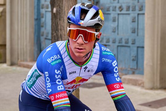 Topwielrenner en team zorgen voor boosheid bij Nederlander: 'Je staat als ploeg snoeihard te liegen'