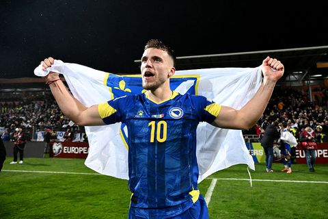 Sensationele plaatsing voor WK voetbal kost Bosnische speler handenvol geld: 'Ik ben een man van mijn woord'