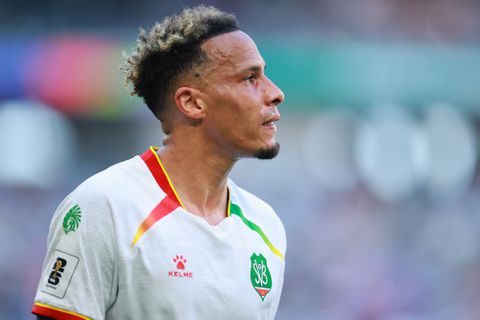 'Eenvoudige oplossing' voor paspoortgate in Eredivisie: 'Zonder emotie, zonder excuses'