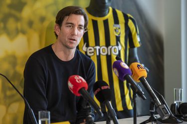 Coley Parry draagt bij aan crowdfunding Vitesse, terwijl hij miljoenen eist van de club: 'Graag ook het bedrag vermelden'