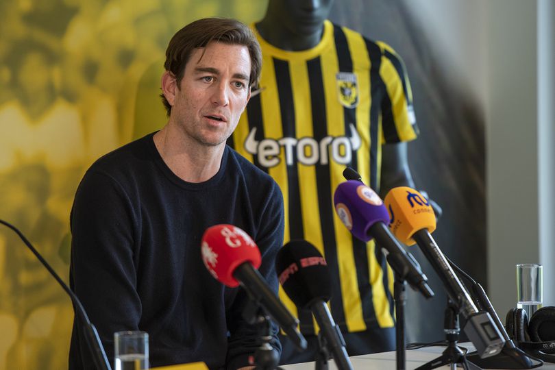Coley Parry draagt bij aan crowdfunding Vitesse, terwijl hij miljoenen eist van de club: 'Graag ook het bedrag vermelden'