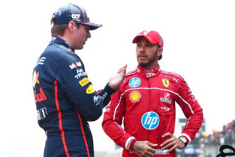 Lewis Hamilton sprak met Max Verstappen over baby: 'Het is geweldig en heel speciaal'