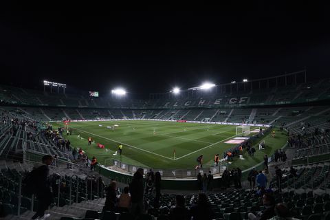 Stadiondrama door zonnebloempitten: Spaanse club stelt verbod in