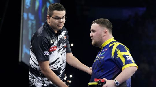 PDC-baas spreekt zich uit over ruzie tussen topdarters Gian van Veen en Luke Littler: 'Dat kun je verwachten'