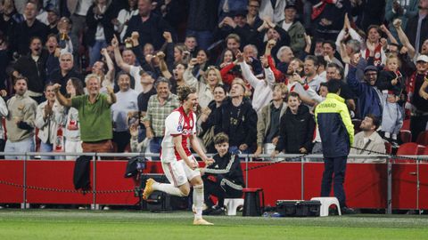Ajax ontsnapt aan pijnlijke nederlaag in topper tegen PSV: hoop op Champions League-voetbal blijft