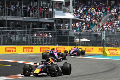 Hete strijd voor Max Verstappen in sprintrace Miami, wereldkampioen Lando Norris pakt eerste zege van het jaar