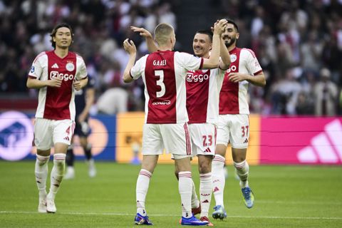 Ajax ontsnapt aan pijnlijke nederlaag in topper tegen PSV: hoop op Champions League-voetbal blijft