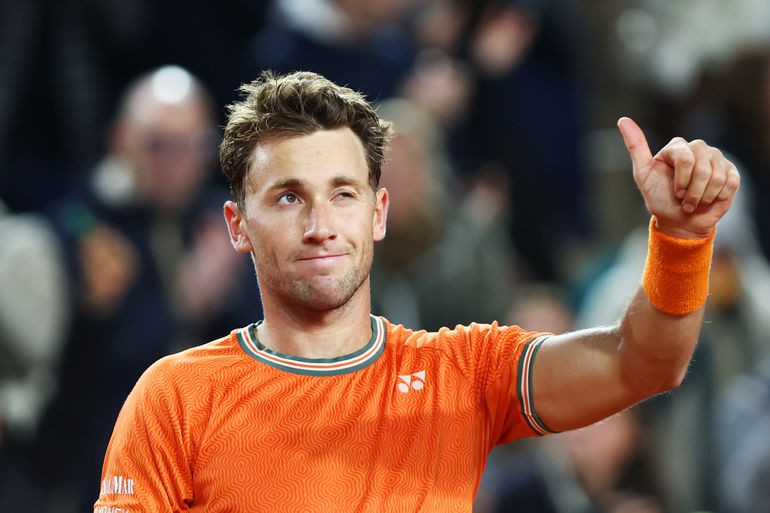 'Dit is het punt van het toernooi', fans uit hun dak na wonderbaarlijke actie op Roland Garros