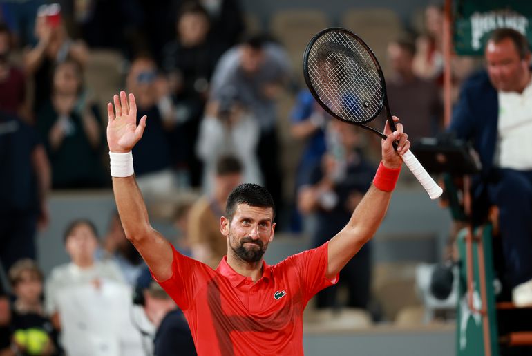 Novak Djokovic steelt de show bij Champions League-huldiging van Paris Saint-Germain