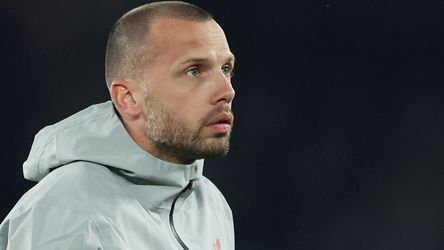 Trainer uit zorgen over kwaliteiten van John Heitinga: 'Ik hoop niet dat Ajax dat denkt'