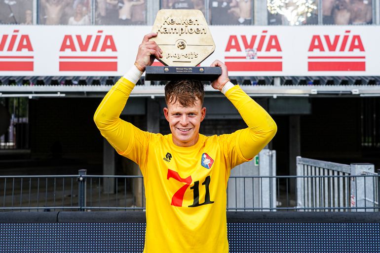 Zoon van bondscoach Ronald Koeman onzeker over toekomst na promotie met Telstar