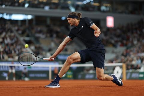 LIVE kwartfinales Roland Garros | Titelfavoriet Alexander Zverev neemt voorsprong tegen jonge sensatie