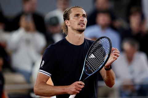 Toptennisser Alexander Zverev spreekt emotioneel over grootste fan op Roland Garros: 'Ze geniet weer van het leven'