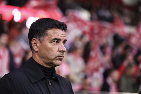 Míchel hoopt zondag nog op sterspeler en heeft slecht nieuws voor Duitse aanwinsten