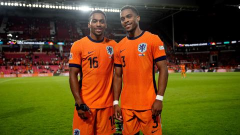 Bondscoach Xavi hint op verrassende oplossing na uitvallen Jan Paul van Hecke bij Oranje