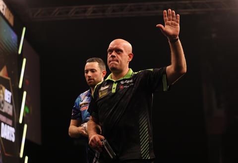 Afwezige topdarter Michael van Gerwen wekt cynisme en onbegrip: 'Als ik zijn begeleider zou zijn...'