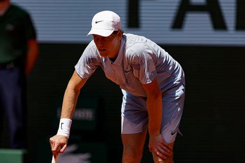 Vraagtekens bij optreden Jannik Sinner op Roland Garros: 'Waarom heeft hij dat gedaan?'