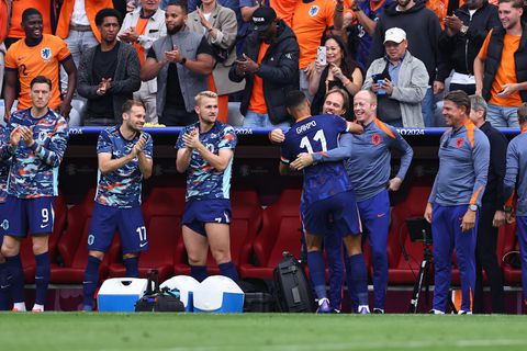 Met dit lid van de medische staf van Nederland vierde Cody Gakpo zijn goal tegen Roemenië