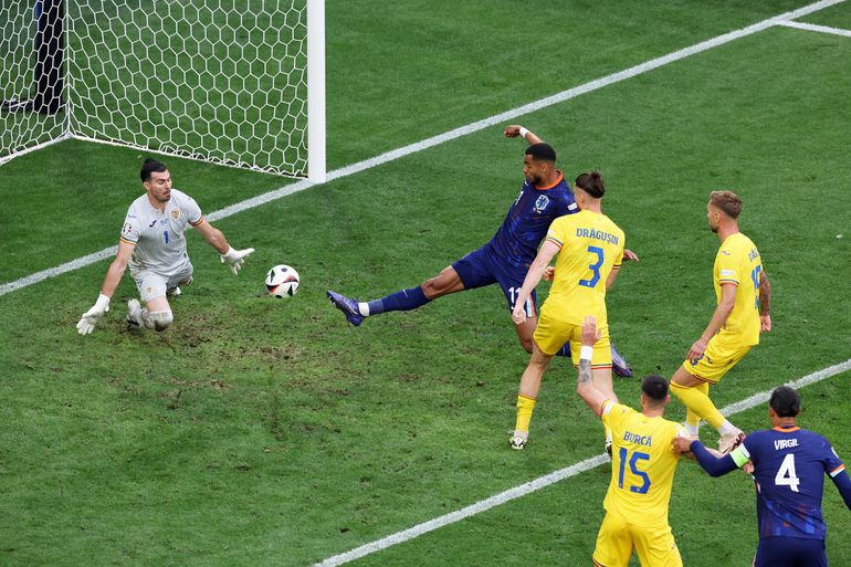 Live Roemenië - Nederland | Tweede doelpunt van Cody Gakpo afgekeurd wegens buitenspel