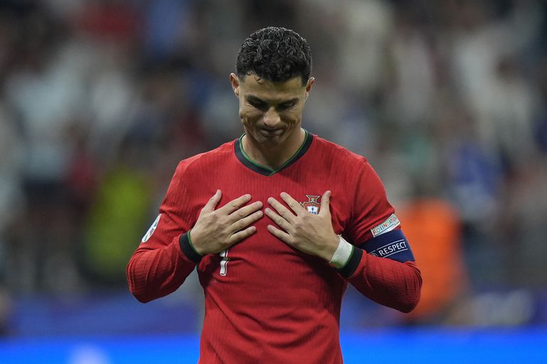 Cristiano Ronaldo geeft met tranen in z'n ogen interview en waarschuwt Frankrijk: 'Het wordt oorlog'