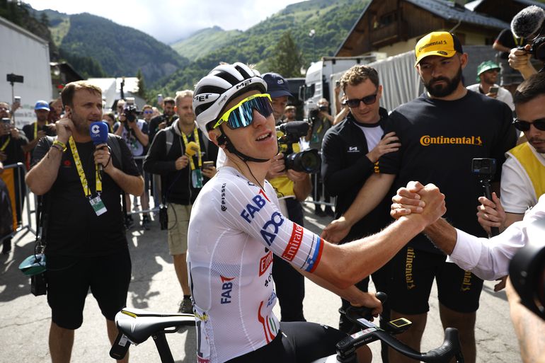 Tadej Pogacar slaat dubbelslag in eerste bergrit van de Tour de France, Jonas Vingegaard krijgt eerste dreun te verwerken