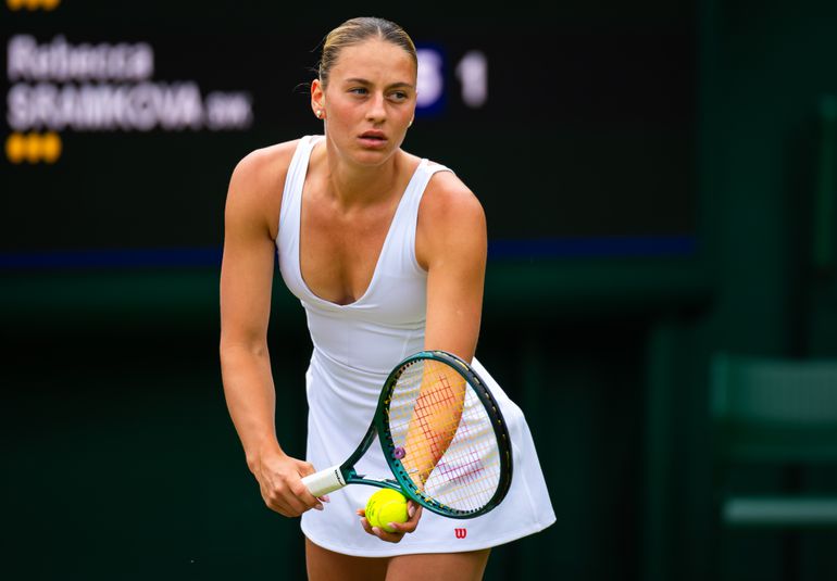 Wel heel speciale jurk voor Oekraïense tennisster op Wimbledon: 'Ze wilde haar vrouwelijkheid benadrukken'