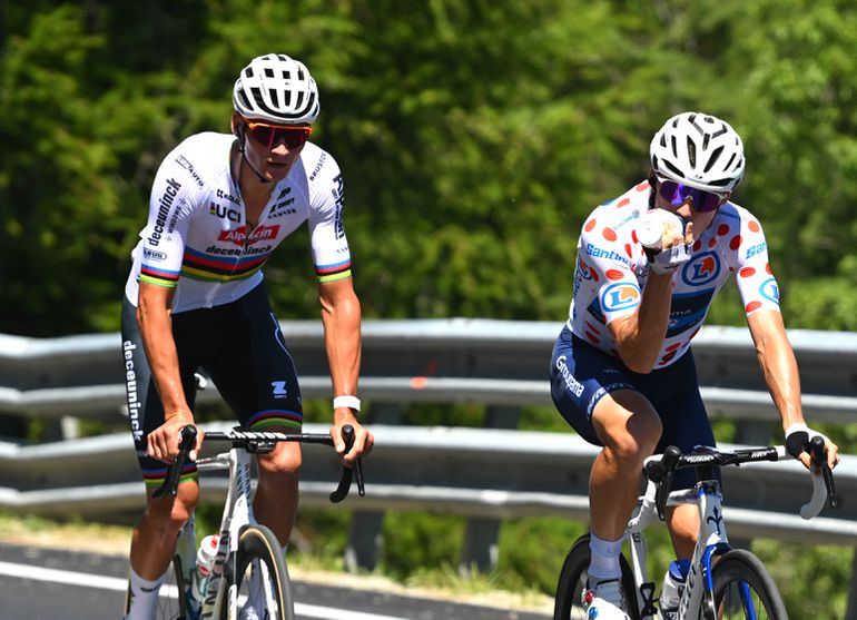 Live Tour de France 2024 | Mathieu van der Poel begint in regenboogtrui aan Galibier, favorieten houden zich koest