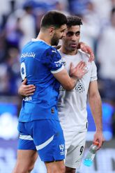 Hamdallah (rechts) wordt voor twee weken uitgeleend aan Al-Hilal. ©Getty Images
