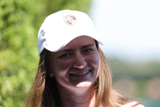 Regerend winnares zorgt voor scheve gezichten op Wimbledon met opmerkelijke kledingkeuze