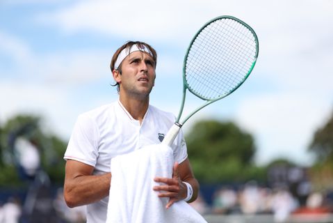 Tennisser krijgt opmerkelijke waarschuwing op Wimbledon: 'Dit heb ik nog nooit gezien'