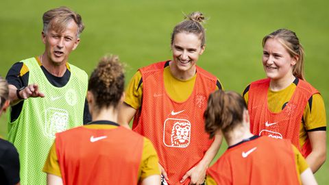 Oranje Leeuwin hoopt stiekem op opmerkelijk uitstapje tijdens EK: 'Bondscoach even lief aankijken'