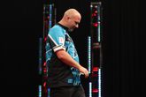 'Criminele' topdarter Rob Cross heeft duidelijk last van zijn veroordeling: 'Dat doet wel wat met je'