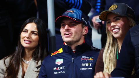 Max Verstappen met vriendin Kelly Piquet én bonusdochter aanwezig bij bijzonder familiemoment