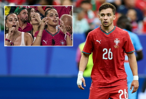 Vriendin ex-Ajacied én haar tweelingzus stelen show op WK voetbal: 'Dit verandert onze levens'
