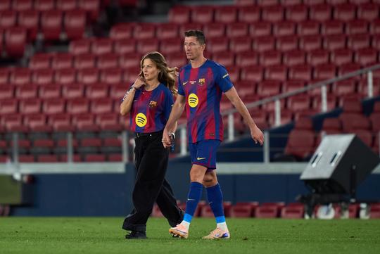 Vrouw van topspits Robert Lewandowski doodsbang voor levensgrote verandering: 'Ik wil helemaal eerlijk zijn'