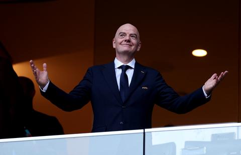 FIFA-baas Gianni Infantino doet opmerkelijke uitspraken over drinkpauzes op WK: 'Na een intense start...'