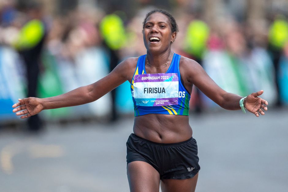 Eilandstaat laat marathonrenner sprinten op olympische 100 meter: 'Niet te geloven'