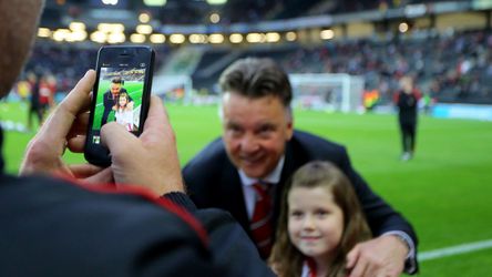 Louis van Gaal denkt na debuut op Instagram over meer socials: 'Als jij dat voor me gaat managen'