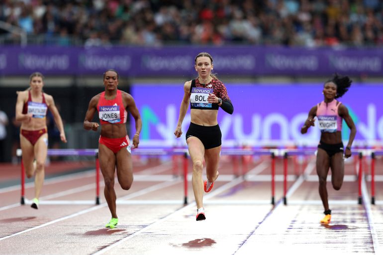 Grijnzende topatlete Femke Bol roept vragen op met onherkenbaar uiterlijk