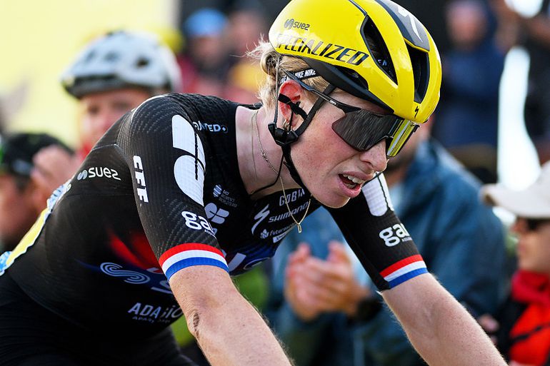 Topwielrenster Demi Vollering is 'flink verrot' na grote teleurstelling in Tour de France Femmes